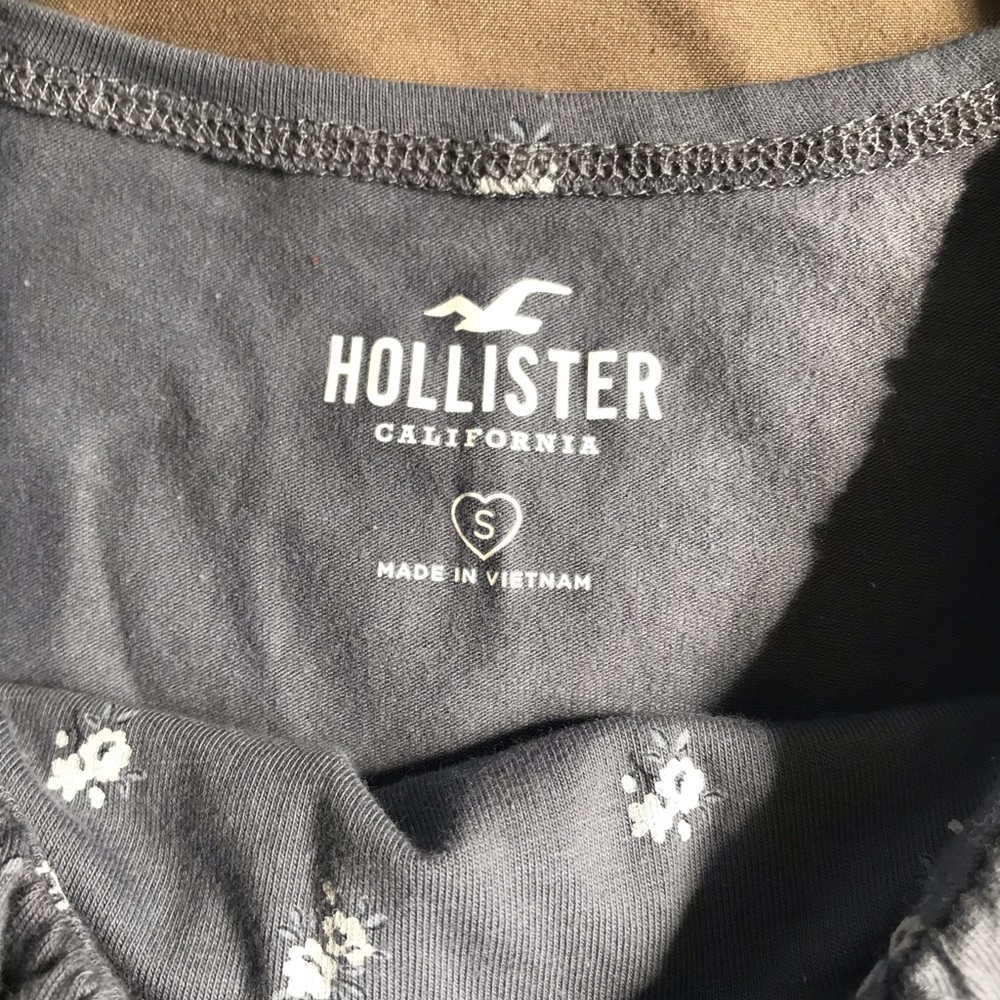 Hollister Floral Top Bundle - Picture 4 of 6